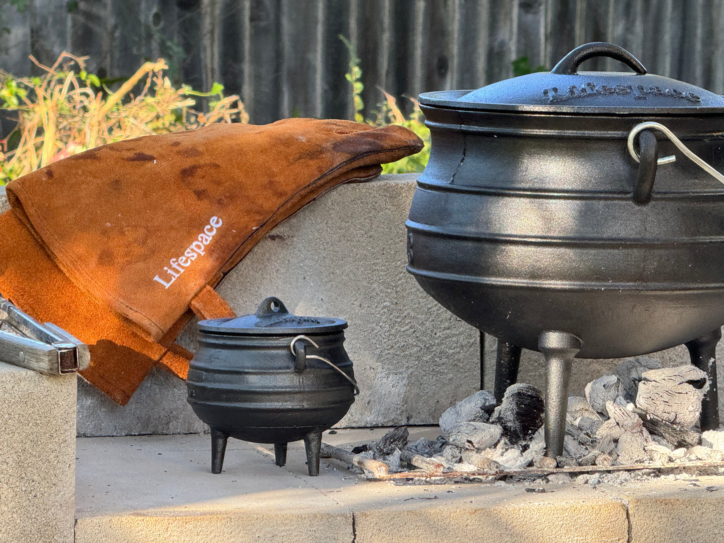 Lifespace Cast Iron No 1/4 African 3-leg Potjie Pot (2 pack) - 1.37pt each