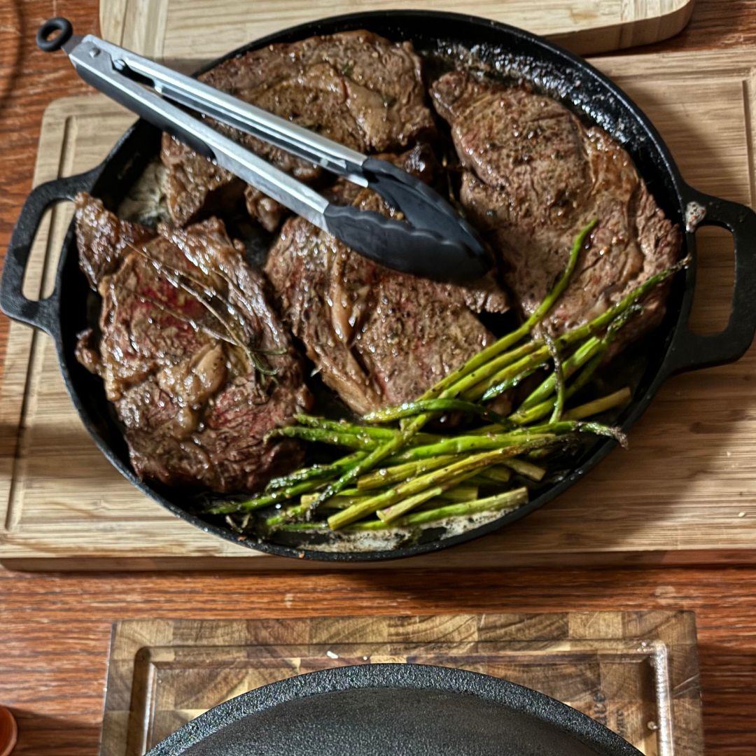 Lifespace Ultimate Steak Bundle — Cast Iron Plancha + Steak Press + Dome Lid + Instant Read Thermometer + Black Leather Gloves